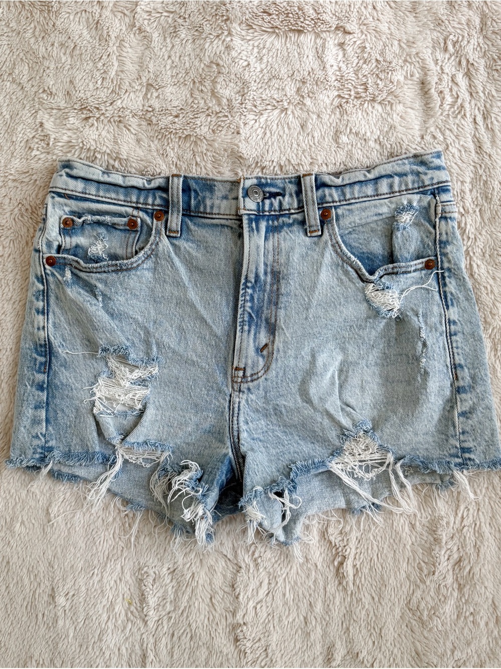 Abercrombie High Rise Mom Shorts Distressed Light Wash Denim Size 28